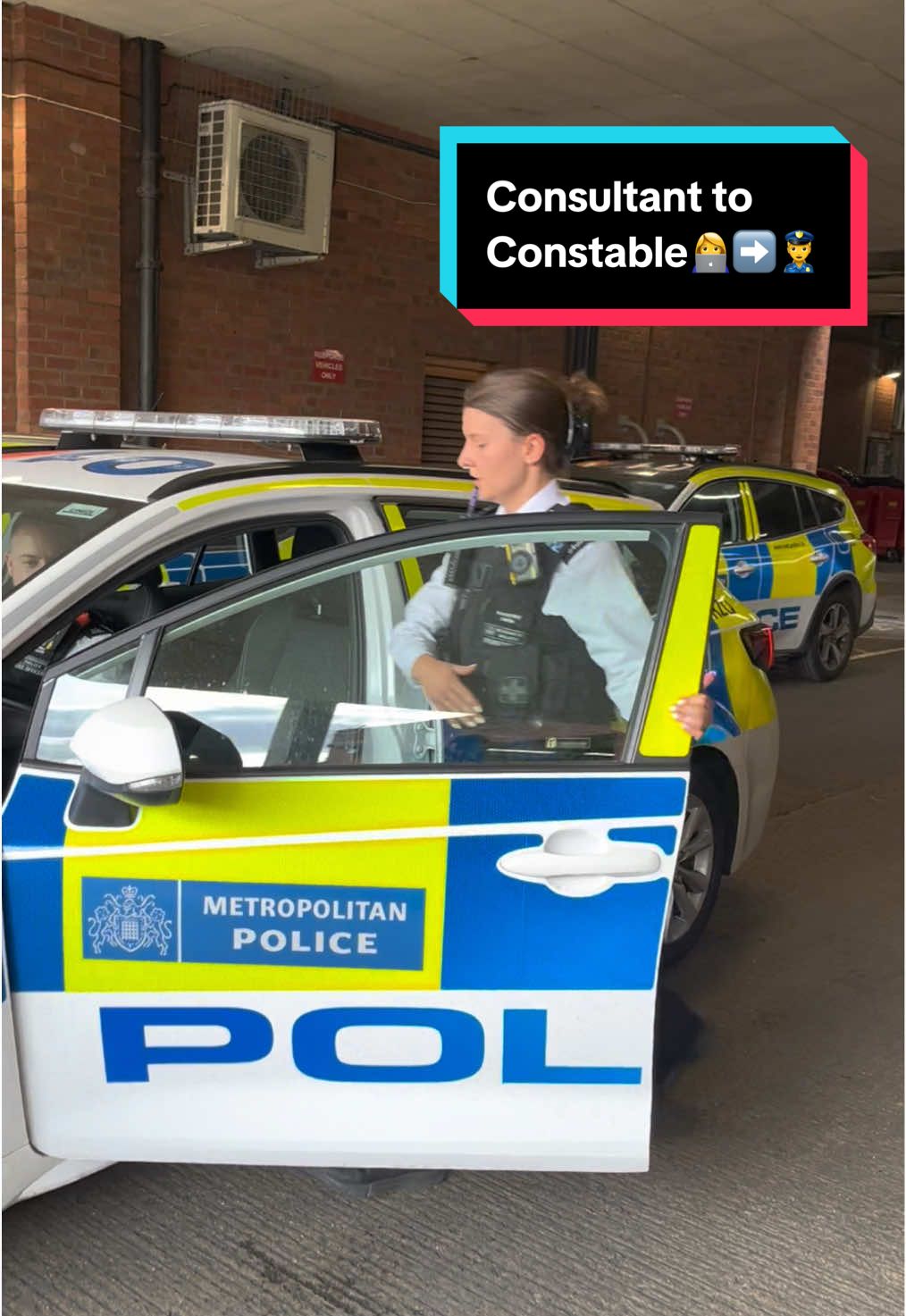 By day, she’s a consultant, by night, she helps keep London safe.   Special Constables are fully trained volunteer police officers with the same powers as regular officers.  In their spare time, they respond to emergencies, arrest criminals and support their frontline colleagues. #metpolice #volunteer #fyp 
