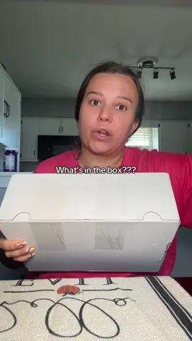 What’s in the box??? 📦 mystery make up bundle! #makeup #colourpop #mysterybox #makeupbundle #makeuplovers 