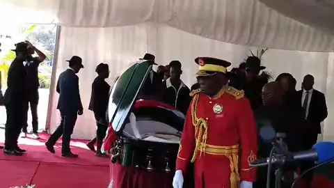 Laimi Hawala pays touching tribute to late husband TOUCHING: Widow Laimi Hawala, wife of the late former NDF Chief, Lieutenant General Solomon Hawala, pays her last respects during the viewing. The widow took a moment to sing, saying, “It’s finished, the battle is finished, and he is finally resting.” Video by Maria David. #InformanteNews #namibia🇳🇦 