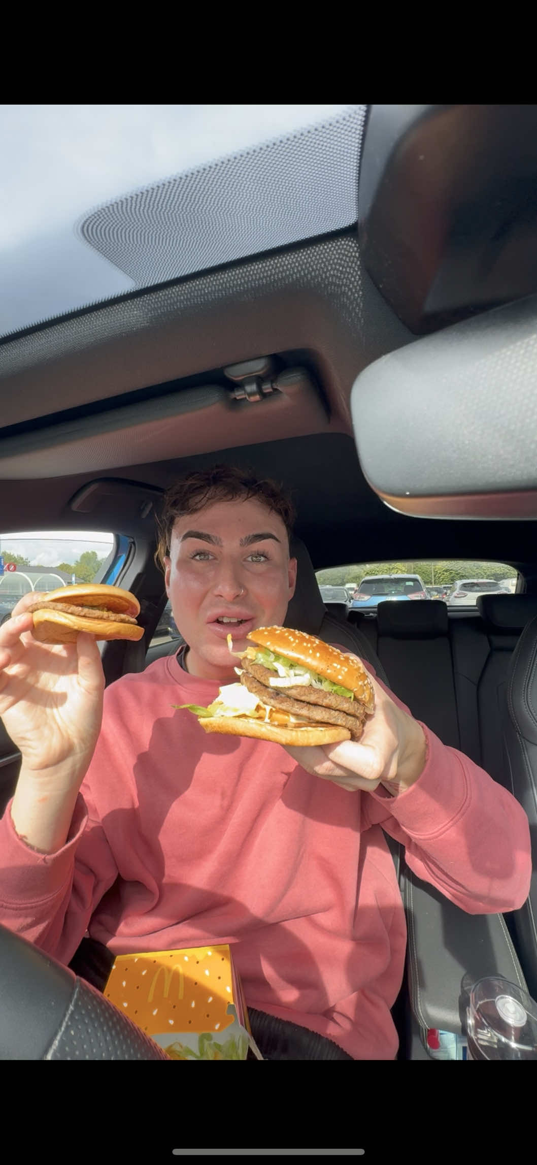 I reviewed McDonald’s Cheapest vs Most Expensive Burger… The hamburger vs Big Arch The hamburger is 1.29 and the Mcodnalds Big Arch is 7.70 Do you think these McDonald’s Burgers are worth the money? What’s your fav meal What other fast food shall I taste next #Mcdonalds #foodreview #Wales 