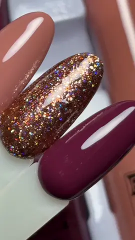 La gama Monarca Vol.1 de Fantasy Nails nuevamente disponible en Cr Nails ✨🤍 #fantasy #crnails #glitternails 