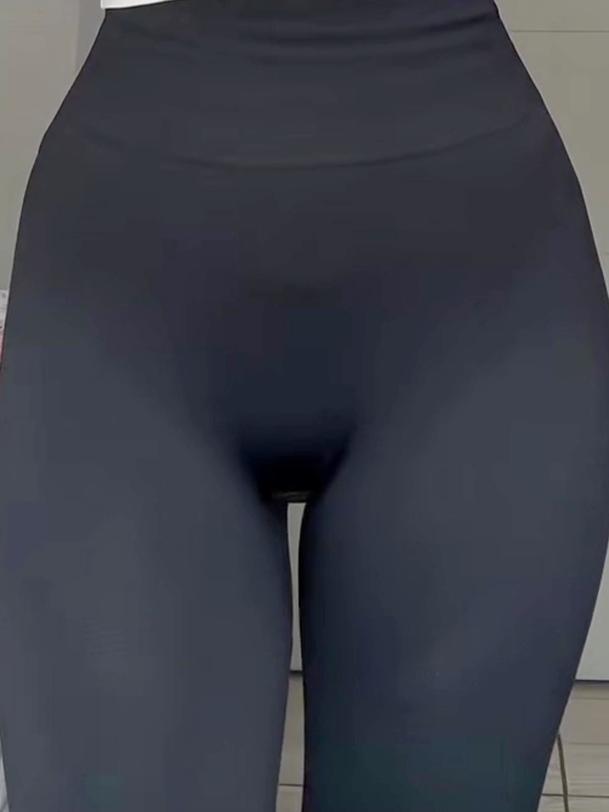 = @valee.silva = #papayon #panoshon #puchita #paquetito #chulo #tronador #leggings #hermosa #mujeresencalzas #leggingsmujer #edecan #girlgym #calzas #panochita🤭 #bultito #v #inquietas #w #perrito #rayita