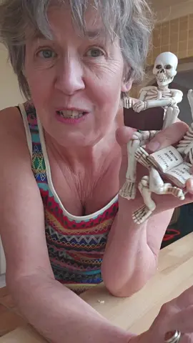 these reading #bookish #Halloween spooky #skeletons  are really cool #tiktokmademebuyit 
