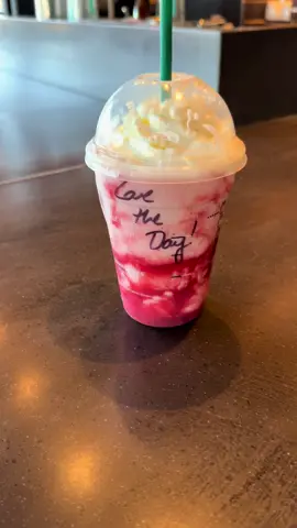 Little sweet treat never hurt anyone #starbucks #sweettreats #fridaytreat #starbucksdrinks 