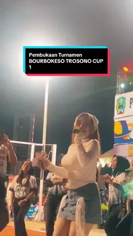 Ora ajeng ra opo cahhhhh…… @ajengfebria #ajengfebria #openingceremony #volleyball #bourbokesocup1 