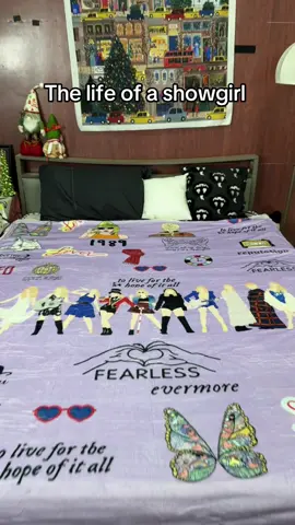 My girls squealed with excitement when I gave them this blanket #fyp #tiktokshop #concerts #titokmademebuyit #fans #myidol 