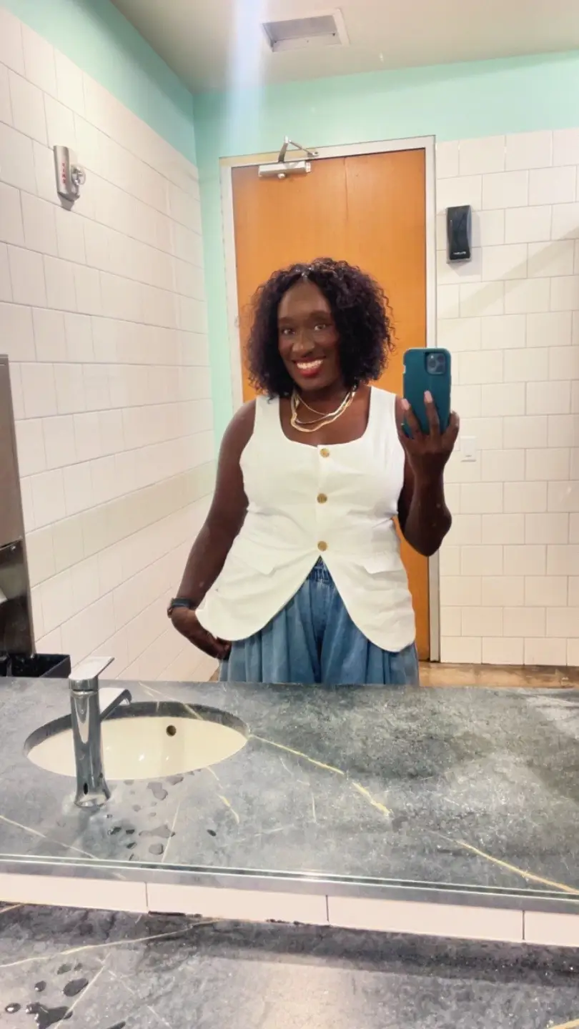 This part of my life is called Psalm 1 energy!! I’m not trying to be anywhere I shouldn’t, doing things I shouldn’t o, not getting advice from ppl I shouldn’t listen too. Lord plant be where I will bear much fruit, meditate on your word, and be prosperous.  📸 Mirror selfie tips: look at the camera not just the mirror. I think it build a connection cause it’s like you’re looking at the viewer.