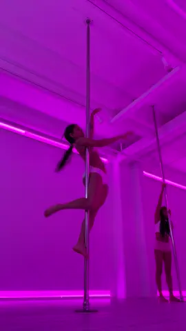#poledancer 