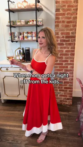 But really… when did you get hot? 🥵 #ineedaminute #momsnightout #whendidyougethot #singlemom #kidfreenight 