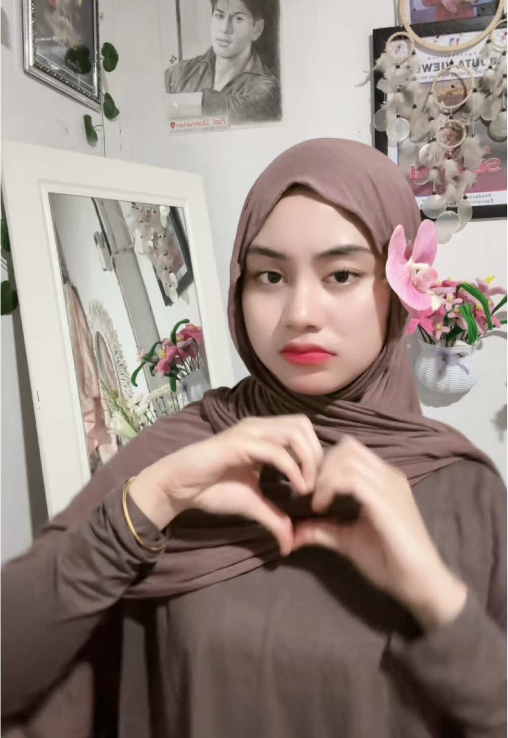 🚨 GIFT AWAY VELOCITY – JANJI TIADA FAKTA 🚨 single terbaru aku “JANJI TIADA FAKTA” udah bisa kalian pake di TikTok! sekarang waktunya kalian show off kreativitas 🔥 📌 cara ikutan: 	1.	Bikin konten pake sound “JANJI TIADA FAKTA” (cek sematan TikTok aku). 	2.	Upload ke TikTok kalian. 	3.	Tag aku + pake hashtag #JanjiTiadaFakta #CutRani. 🎁 hadiah views tertinggi: 🥇 Juara 1: Rp500.000 🥈 Juara 2: Rp300.000 🥉 Juara 3: Rp200.000 ✨ bonus spesial: ada beberapa penonton baik hati yg siap nambahin hadiah langsung di live pengumuman! 😍 ⏰ pengumuman pemenang: tanggal 10 september 2025 📣 langsung di LIVE TikTok aku! so, let’s gooo 🚀 siapa tau kalian yg bawa pulang hadiah plus-plus 🎶
