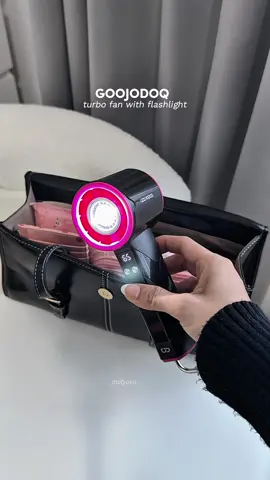 Goojodoq GFS002 in black 🖤kipas angin portable anginnya kenceng dan ada senternya✨ #goojodoq #goojodoqgfs002 #kipasangin #kipasanginportable #minifan 