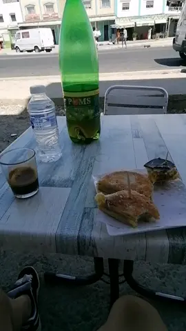 Petit café, sa sent le gaz😂#pourtoi #humour #mdr #tiktokhumour #voyage 