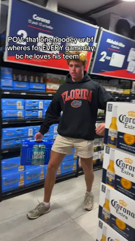 Good way to represent his team🙌 #hoodieszn #CollegeFootball #florida #bfgoals #tailgateoutfit 