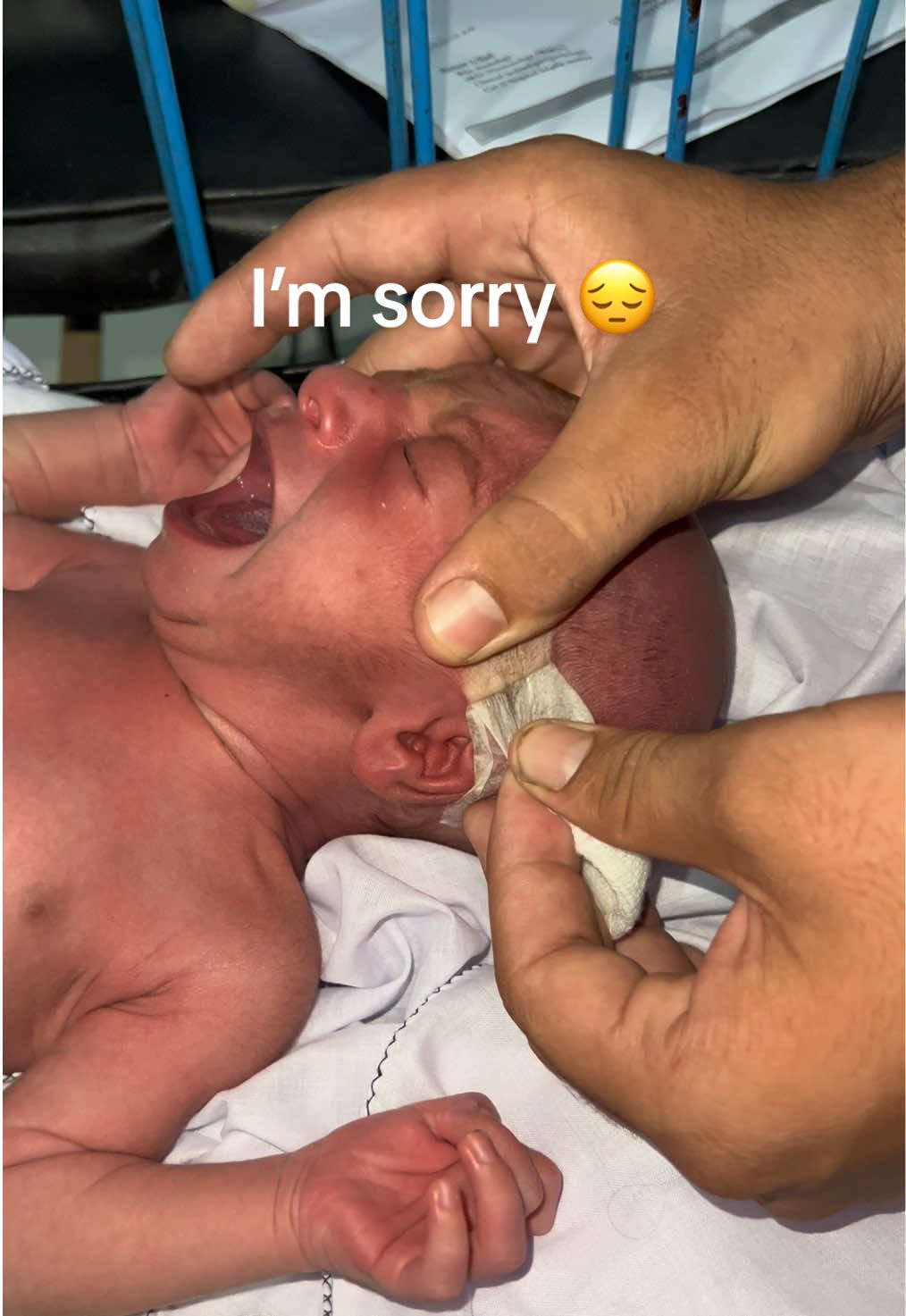 I’m so sorry my sweet baby😌😔 #neonatal #nursery #baby 