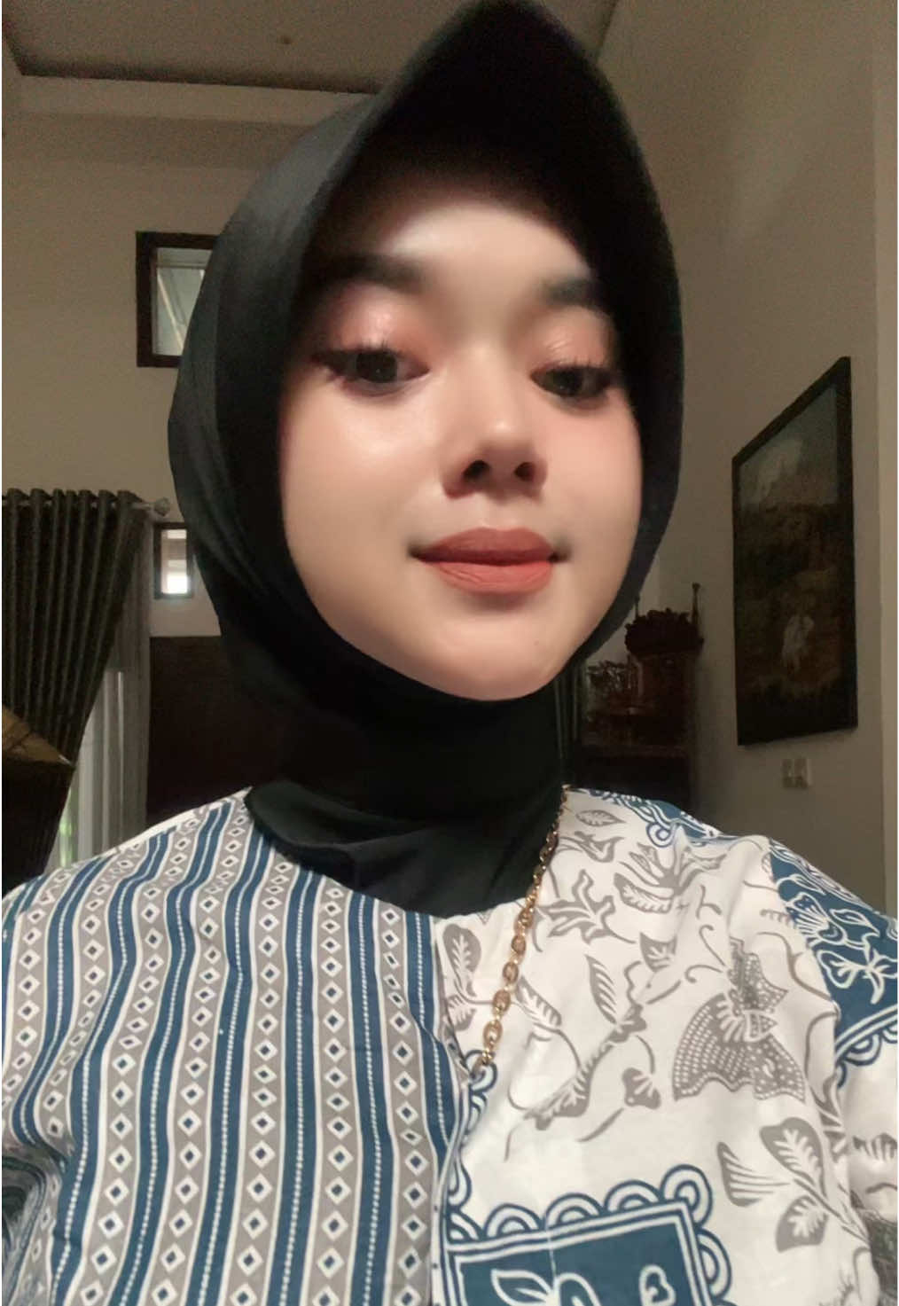 aw aw baju batik baluuu #batik #ootdbatik #beranda #outfitideas #outfitideas #fyp  