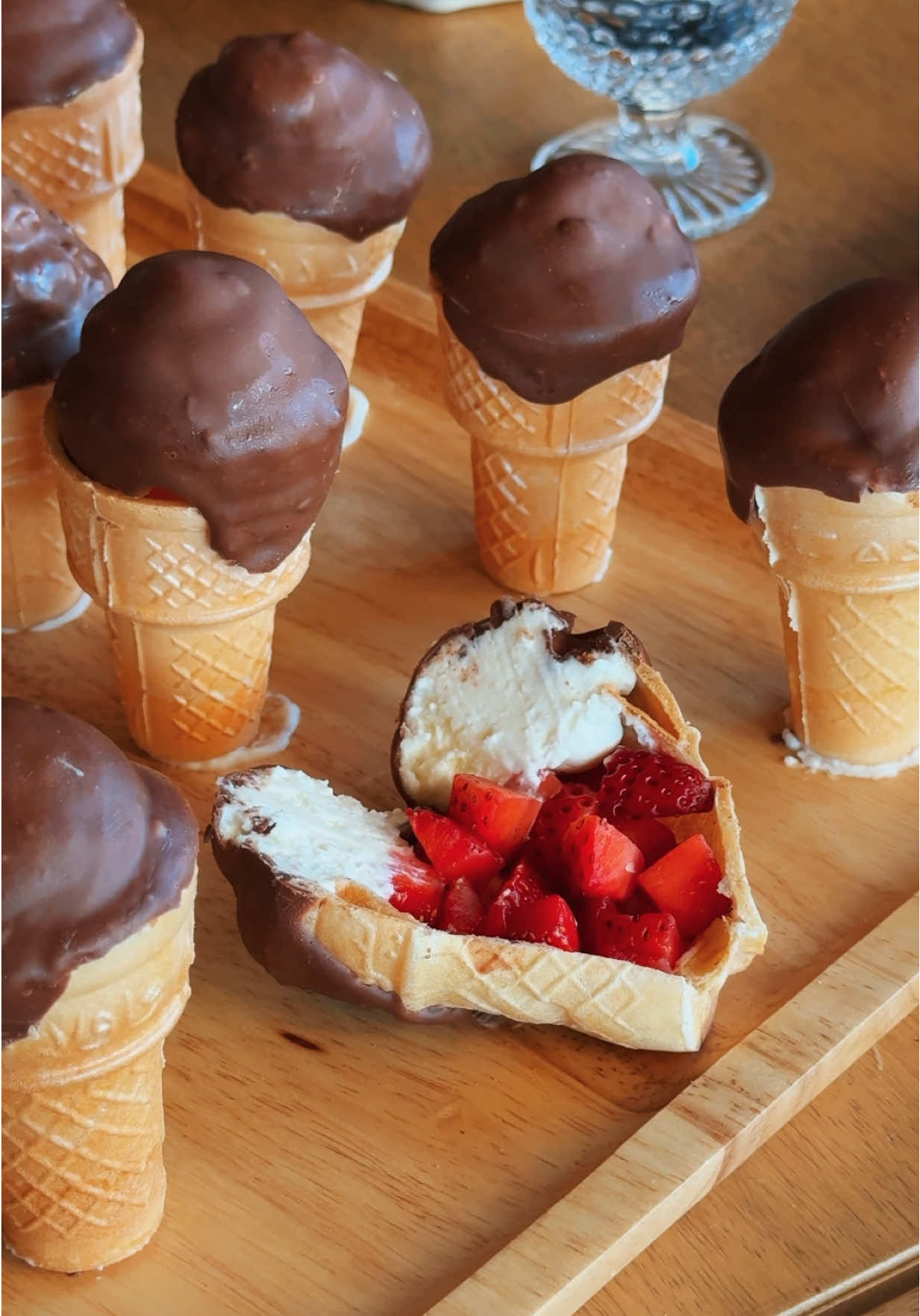 Easy dessert for your table 🍦 حلويات سهلة و سريعة، شو رأيكم فيها ؟ 😍  .#tiktokcookbook 