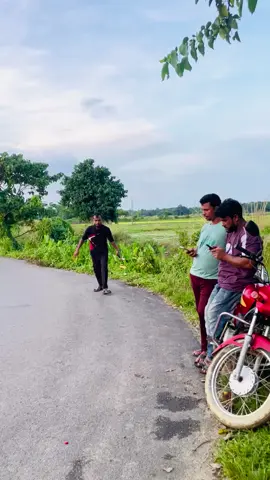 বনে কেউ কারো আপন না,,,, ঘুম হতে উঠে লুঙ্গিটারেও😝 নিজের কোমরে পাইনা।#waterislife #stayhydrated #drinkwater 