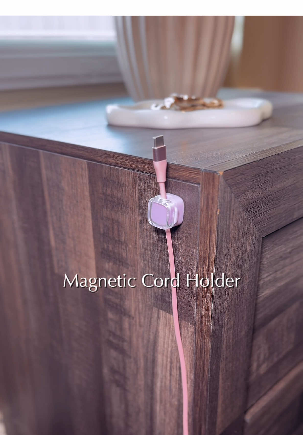 Something I didn’t know I needed until I got it !! So handy #cordholder #cordorganizer #deskorganizer #organizationhacks #tiktokshopcreatorpicks 