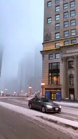 Welcome to United States of America 😍❤️🇺🇲 #unitedstates #estadosunidos #foryou #chicago #newyork  Chicago, travel Chicago, winter road trip in Chicago, scenic city winter drive, snow drive, Trump International Hotel & Tower Chicago, London House Chicago