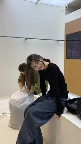 Phụ nữ ai cũng mong sẽ có được một chuyện tình cảm ai nhìn thấy cũng ngưỡng mộ. Nhưng nếu gặp một người đàn ông khiến mình phải đi ngưỡng mộ chuyện tình cảm của người khác nghĩa là đã gặp sai người. #xuhuong