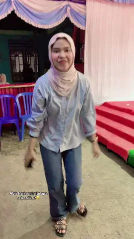 😹