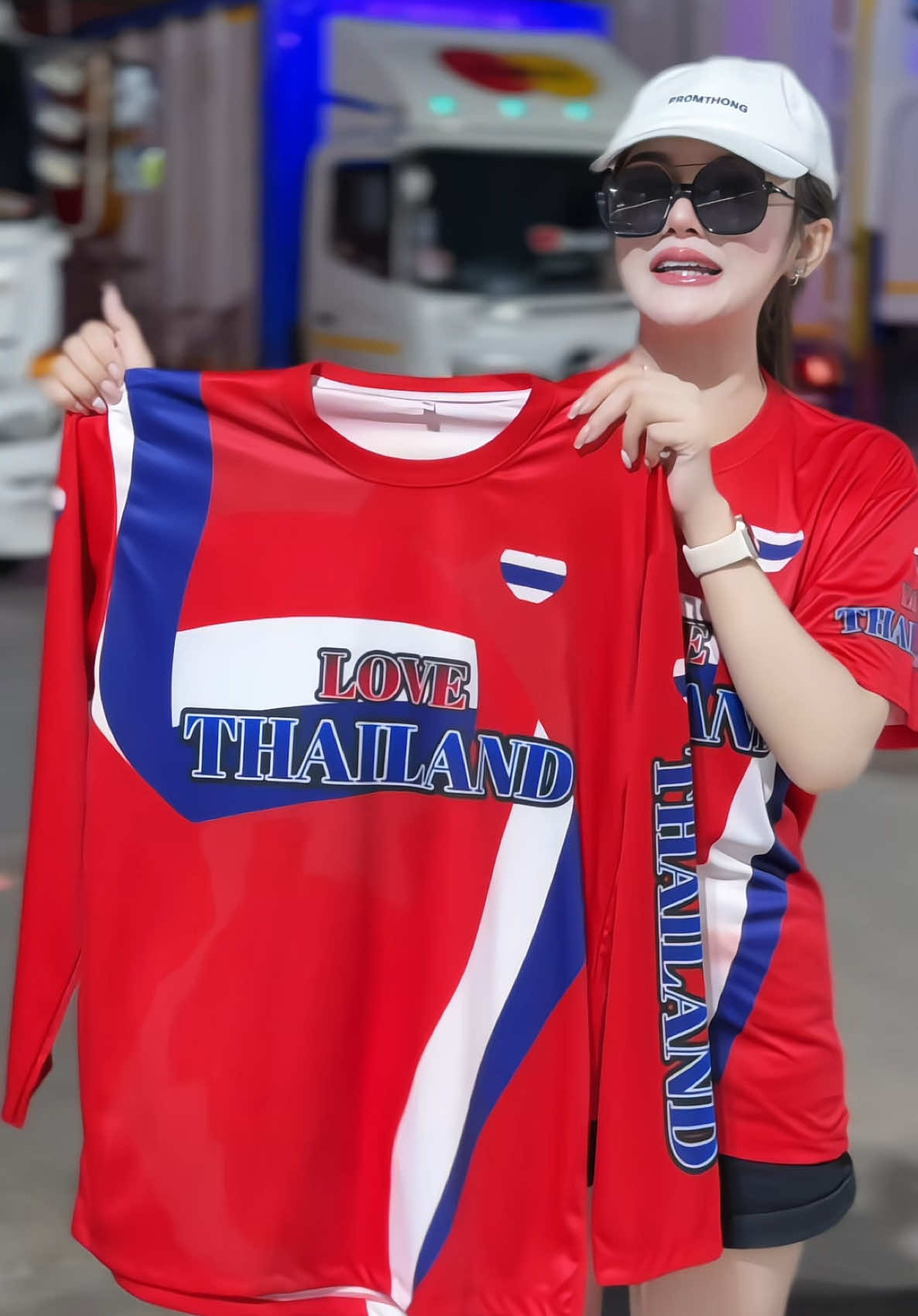 ตอบกลับ @เข้มข้น เสื้อมีสีดำ สีแดง สีน้ำเงิน สีขาว สวยทุกสีนะคะ #เสื้อผ้าแฟชั่น #เสื้อรักประเทศไทย #ไอเดียแต่งตัว #เสื้อกีฬาแฟชั่น #รีวิวเสื้อผ้าแฟชั่น 