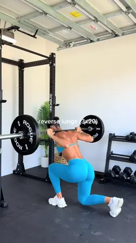 busy girl leg day🩵🔥 athlete- @savannahpesante #DFYNE