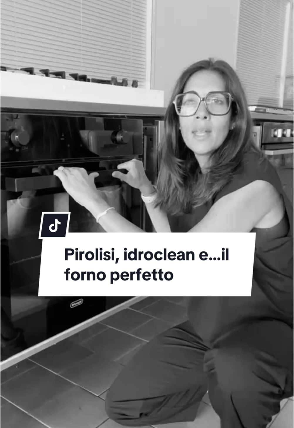 Offerta di settembre da non perdere! Il nuovo Forno DeLonghi 70L a soli 249€ ✅ Cavità laterali e 5 livelli di cottura ✅ Funzioni speciali: pirolisi e idroclean ✅ Capacità netta di 70 litri  📍 Ti aspettiamo in negozio a Robbio e Pavia #elettrodomestici #outletelettrodomestici #novalba #elettrodomesticiinofferta #delonghi #forno 