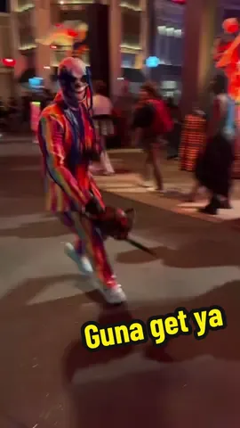 Don’t mind me and my gfs a screams 🤣 It’s like a sixth sense to them or something! Loved HHN Hollywoods opening night this year!!! 🤡#hhn #universalstudios #hollywood #haunt #scary #spooky #clown #hhn #halloweenhorrornights 