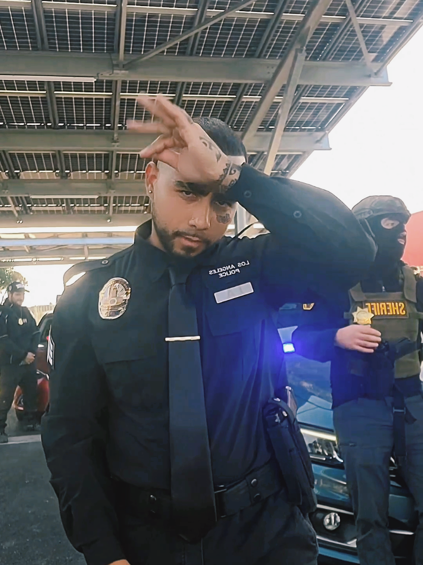 Réponse à @__haukur__Mission CRASH: Infiltrating the Streets of the Crips & Bloods 💀😏 #signlangauge #gang #gangster #cops #tuto 