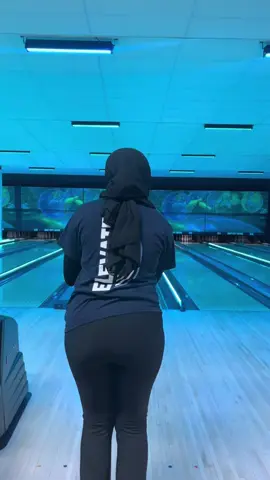 Bowling dulu baru kamu✌😛 #bodygoalz #bowlingtiktok #strike #awekmontok #fypviralシ 