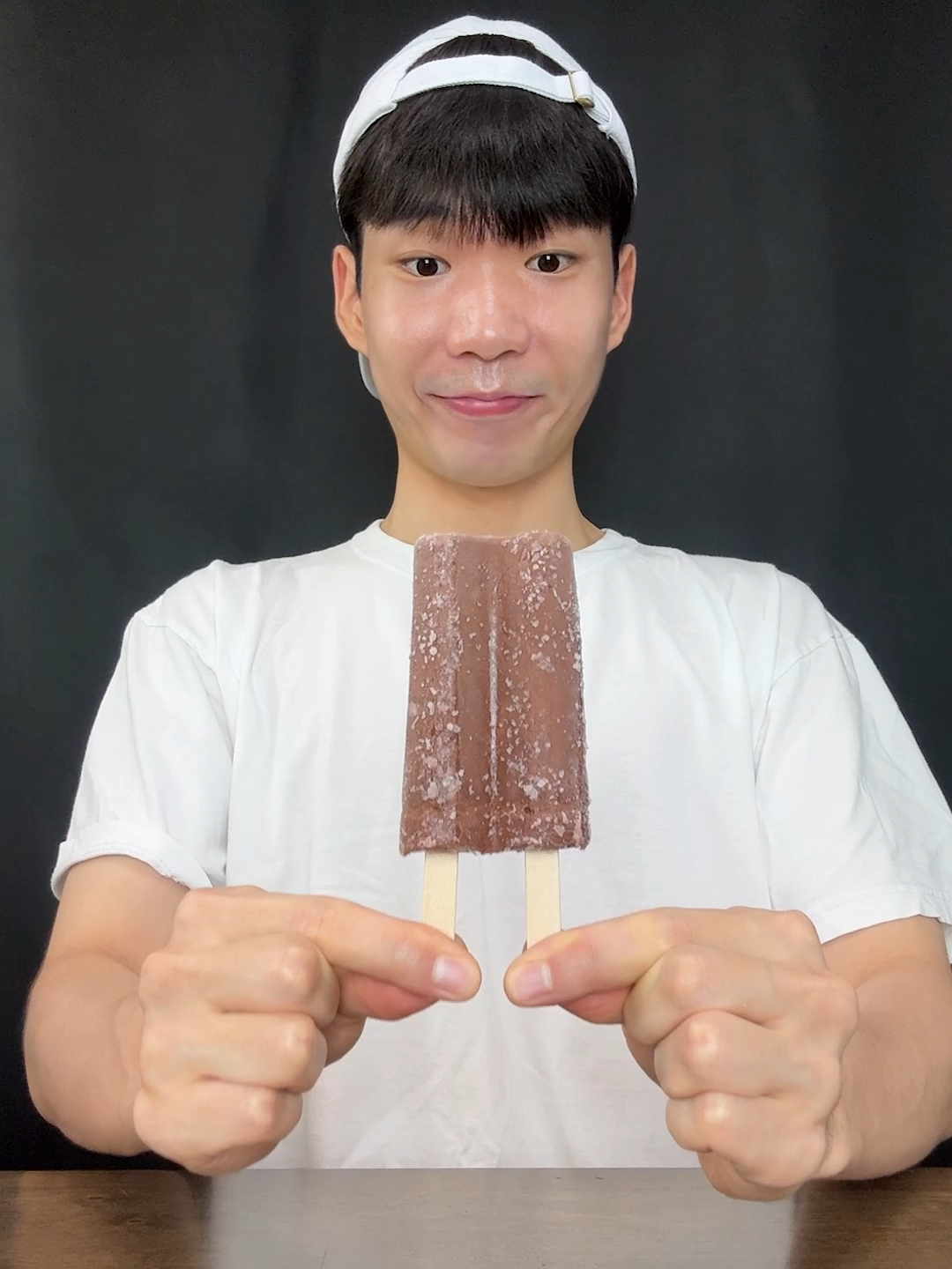 How to share chocolate popsicle #tiktokfood #funny #mukbang #asmr #korean #viral #wittykorean