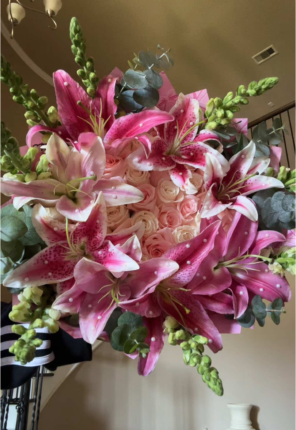 forever a girl who loves lilies✨🌸 insta: isabels_flores #isabelsflores #lirios #lilies #blooms #fy #fypシ #floristsoftiktok #SmallBusiness #ramo #gf #bf #relatable #trending #forher #roses 