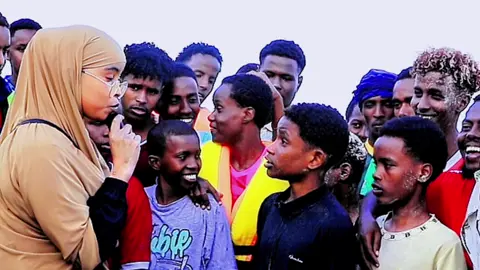Kasodawo YouTubkeyga porafelka saran #lakiabdirahman #queenzuzan #somalitiktok #qosolkaaduunka😂😂😂 