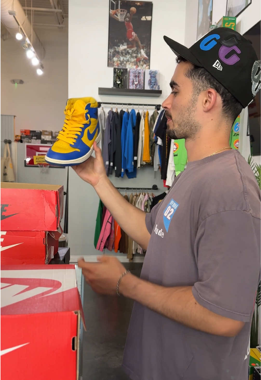 QUICK DEALS W/ EVAN 🤝 Client brought in 5 pairs for store credit and took home 2 Nike SB’s! #soldoutla #sneakers #nikedunk #sneakershop #jordan1 