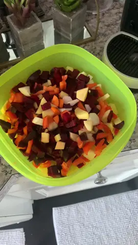 Bonne chance, Papa en Cuisine ! 👨‍🍳🔥 Cette soupe crémeuse au bœuf haché et aux légumes est un succès garanti, surtout par cette soirée plus fraîche. 🌙🍲 Les commentaires vont vous enthousiasmer, car une bonne soupe est celle qui nous enveloppe de l'intérieur.  Souhaitez-vous que je vous aide à rédiger une version de cet article sous forme de publication Instagram engageante, avec un appel aux commentaires et à l'interaction plus a#paris 