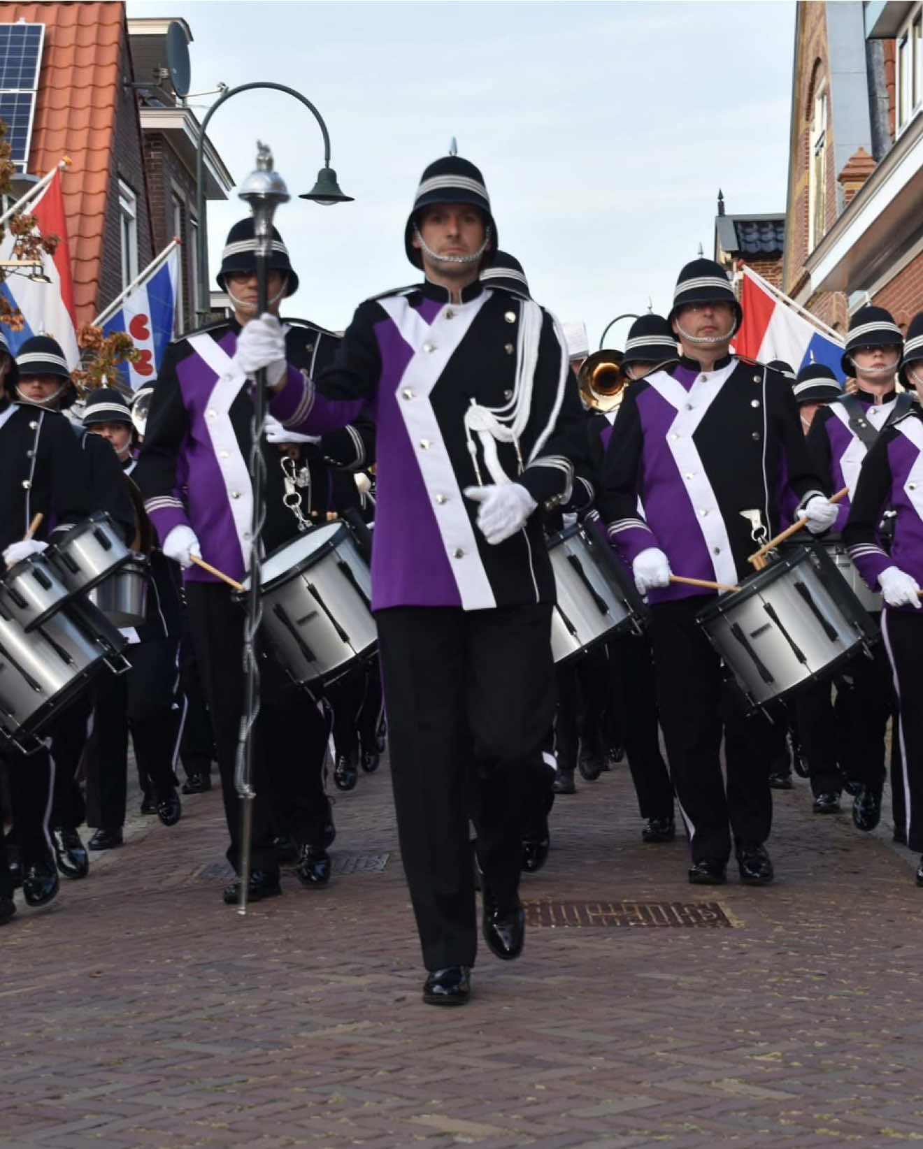 Vorige week waren wij aanwezig tijdens het Dorpsfeest in Berltsum! 💜 Wat een sfeer! Morgen ochtend zijn we er weer Kom je ook? #DorpsfeestBerltsum #DSGWaadhoeke #abba #MarchingBand 