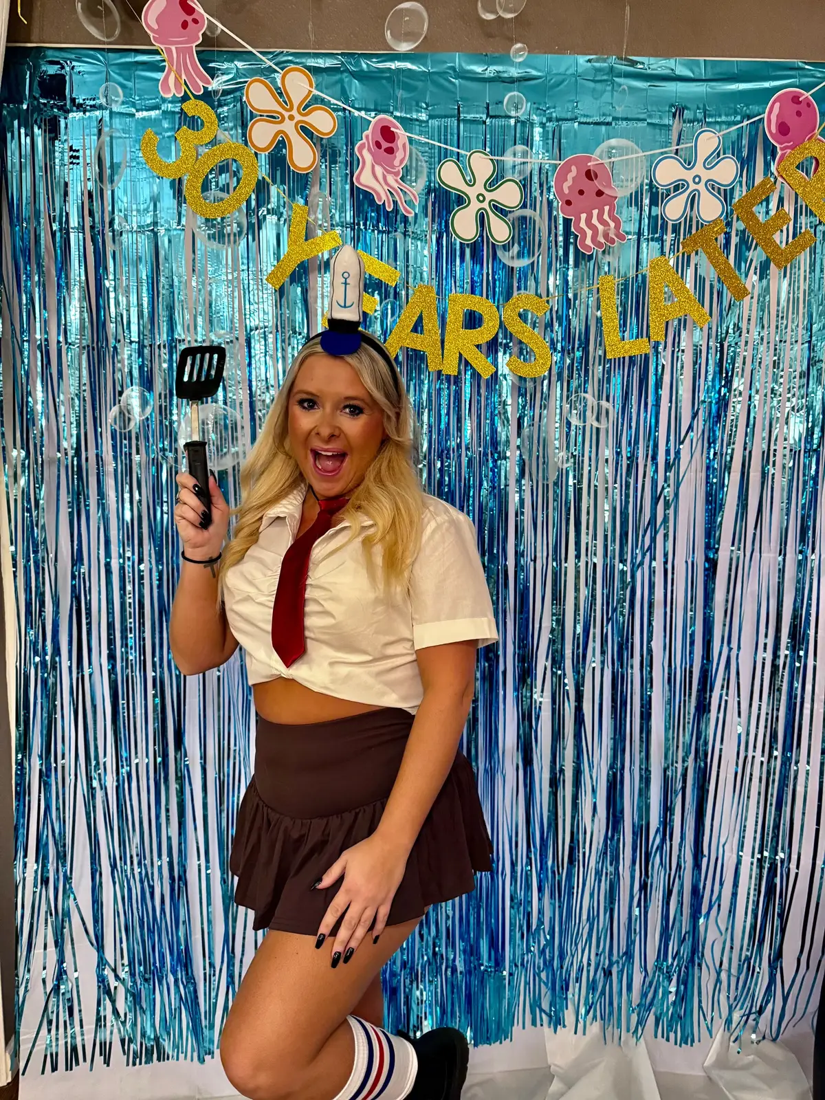 Entering a new decade just as immature as we left it 🤭🤪 highly recommend dressing up & going to the bar as SpongeBob characters for your next event! It was so fun & everyone loved it! #30thbirthday #spongebob #lakeoftheozarks 