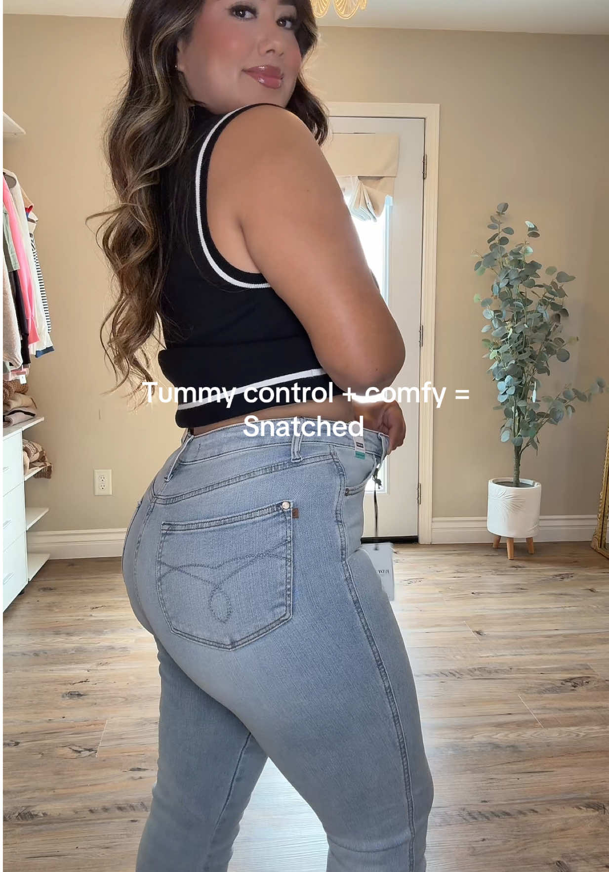 As a mommy I appreciate jeans that provide tummy control 🥰 #tummycontrol #tummycontroljeans #tummycontroljudyblue #judyblue #jeans 