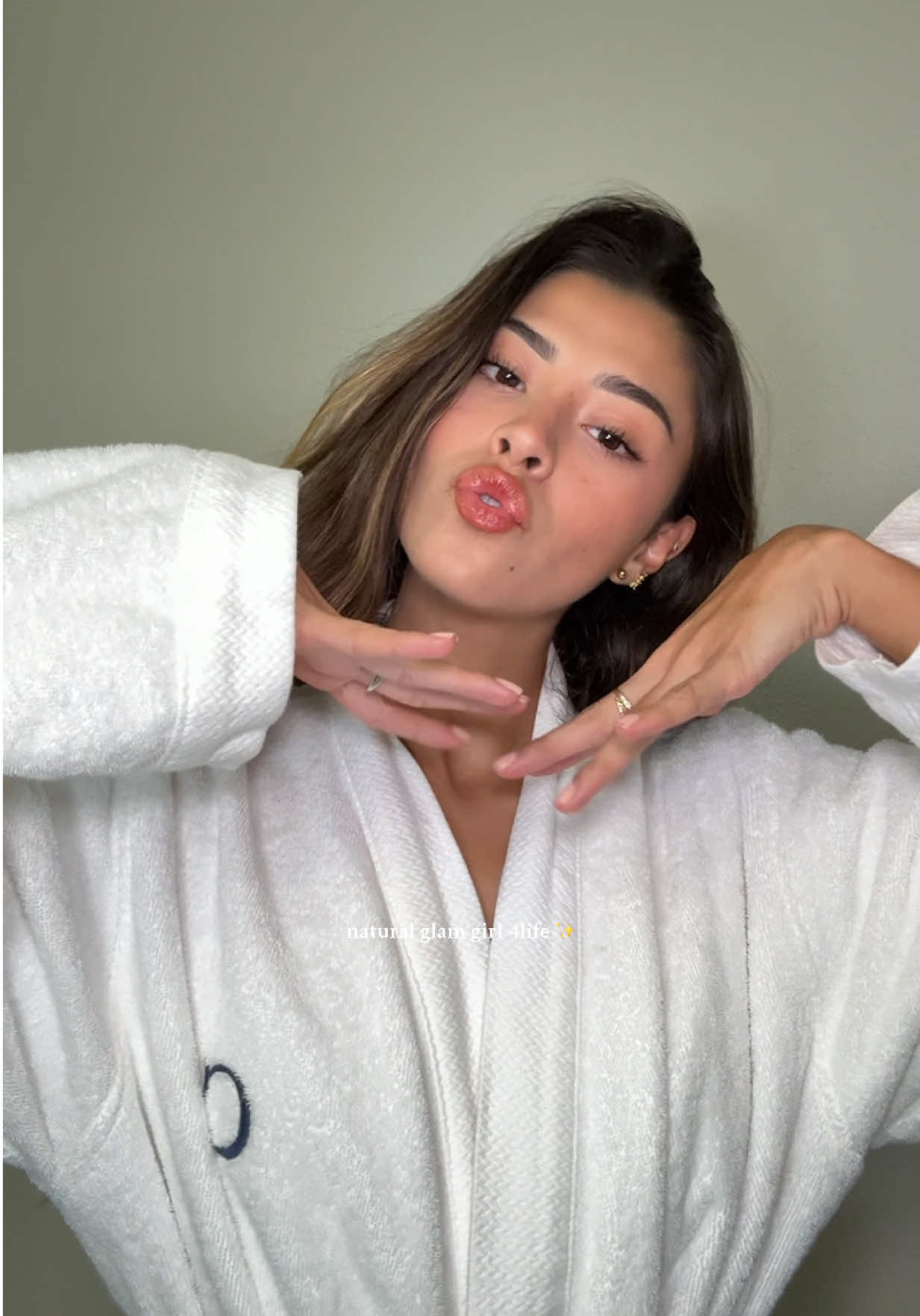 maybe cause I can’t do actual makeup LOLL… anyways, can we talk about the lashessss 💅🏼 thanks to @Lancôme <3 @Rare Beauty @NARS Cosmetics @Juvia’s Place @NYX Professional Makeup 