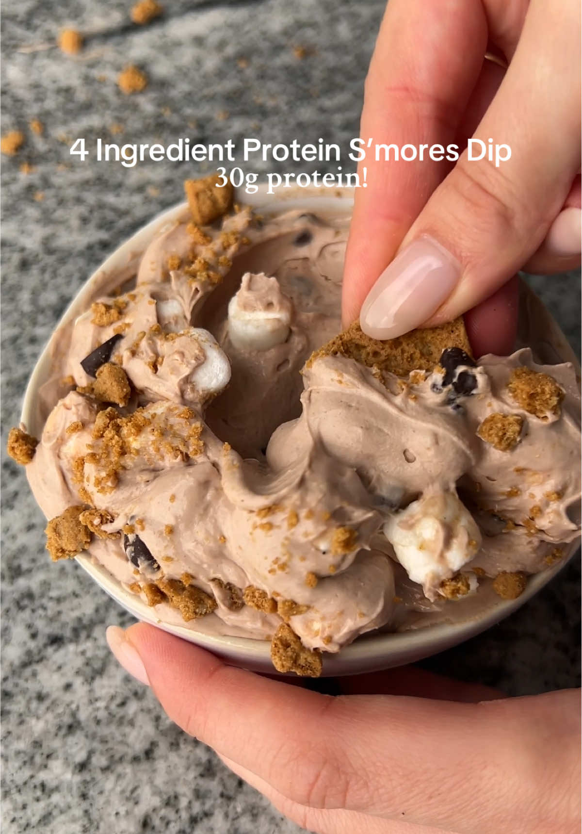 full recipe’s on samdoesherbest.com, get there by clicking the link in my profile, or google “sam does her best protein s’mores dip” to find it!  HIGH PROTEIN S’MORES DIP 🔥 this one’s a total game changer - smooth, chocolatey, and made with just 4 simple ingredients! and the best part?! it packs in a whopping 30 grams of PROTEIN while still tasting like dessert. super easy to make and perfect for sharing (or not 😉). #healthyrecipes #proteinrecipes #glutenfreerecipes #protein #glutenfree 