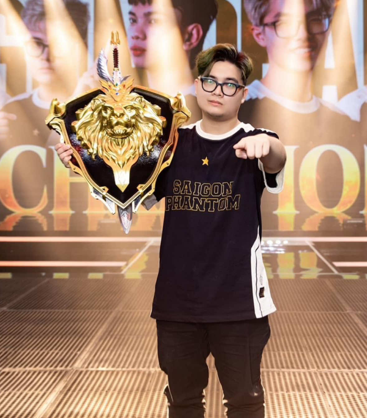 THANKS & FAREWELL KUGA Cảm ơn Kuga vì những gì anh đã đem đến  cho Saigon Phantom và Fantoms. Thời gian vừa qua không dài cũng chẳng ngắn nhưng thật sự rất đáng nhớ. Chúc Kuga trên con đường phía trước sẽ luôn vững vàng, mạnh mẽ, tự tin vào chính mình và sẽ luôn hạnh phúc trên con đường mình lựa chọn 💗 @Kuga #sgpkuga #saigonphantom #saigonphantomaov #lienquan #viral 