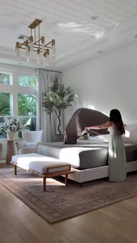 I'm transitioning our bedroom for fall with new bamboo sheets from @Cariloha  These sheets are incredibly soft, lightweight, and made with a breathable fabric that helps you stay cool. I also love that they're an eco-friendly choice. 