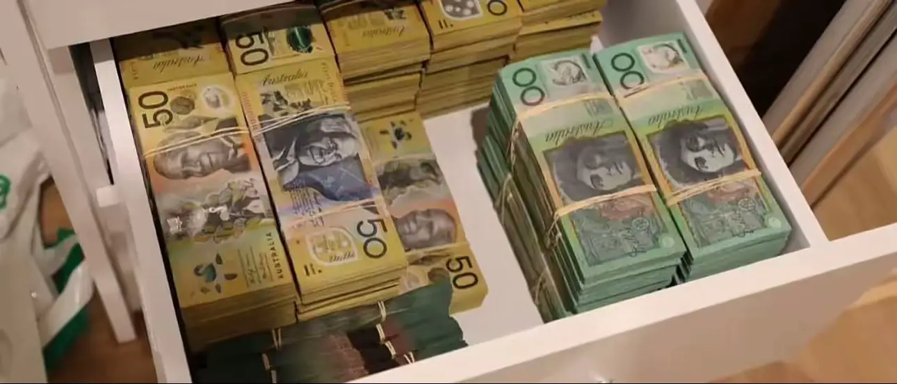 🇦🇺 Fake Aussie Bank Notes 🎨 Satirical • Artistic • Collectible ✨ High-quality novelty designs 💵 🚫 Not legal tender – for entertainment only! 📦 DM for custom orders (art/prank use) 📍 Australia | Worldwide Shipping 🌏 