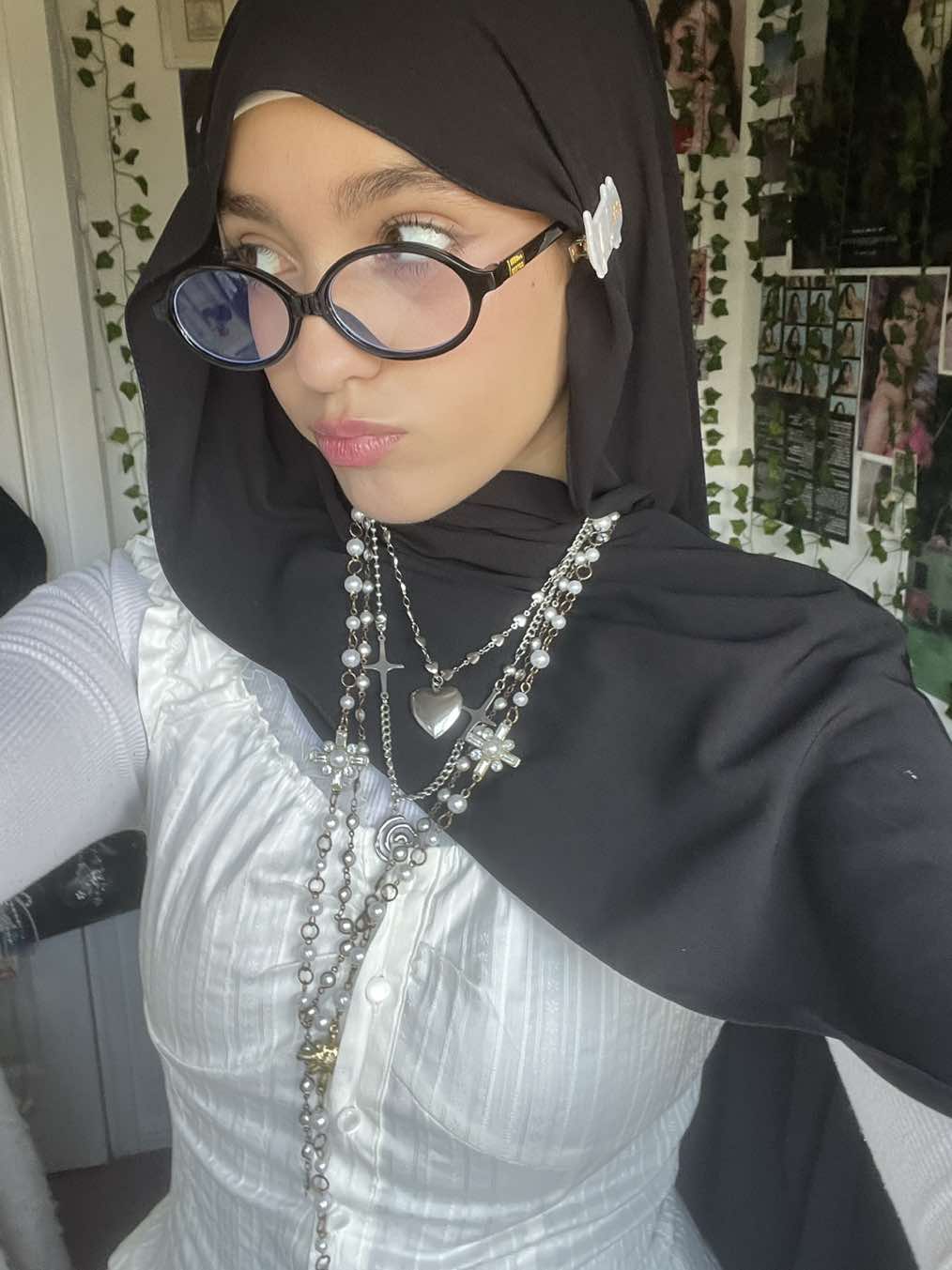 ft my fav top from @Lewkin <3 use WAVETOTAYA for £££ off at checkout when you shop with lewkin ;) #hijabi #fitspo #OOTD #modest #recentfits 