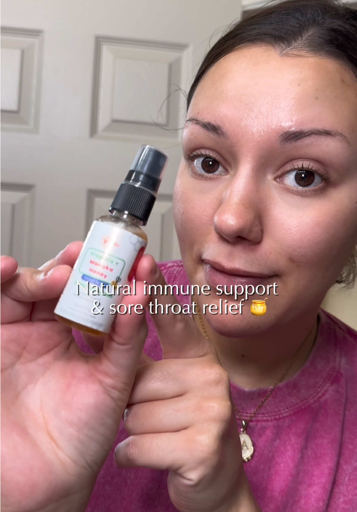 This Manuka honey spray is a MUST in this household especially with school starting. I keep this with me everywhere!! #manukahoney #sorethroatrelief #propolis #immunesupport #tiktokshopcreatorpicks 