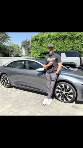 🇲🇽 No puedo creer que, existiendo @Lucid Motors , haya gente que todavía prefiera un Tesla (o cualquier otro EV) 🤯 Desde febrero de 2017 (slide 3) sigo a esta compañía y soñaba con estar en uno de sus autos… ¡y POR FIN estoy manejando uno! 🚘✨ Sin duda, el vehículo eléctrico más eficiente y con la mejor ingeniería y diseño del mundo 🤩 / 🇺🇸 I honestly can’t believe people still choose Tesla (or any other EV) over the mind-blowing #lucidmotors 🤯 I’ve been following this company and wanting to be in one of their vehicles since February 2017 (slide 3)… and I’m FINALLY driving one! 🚘✨ Hands down, the most efficient and brilliantly engineered EV in the world 🤩 #LucidMotors #LucidAir #EVLife #EVRevolution      