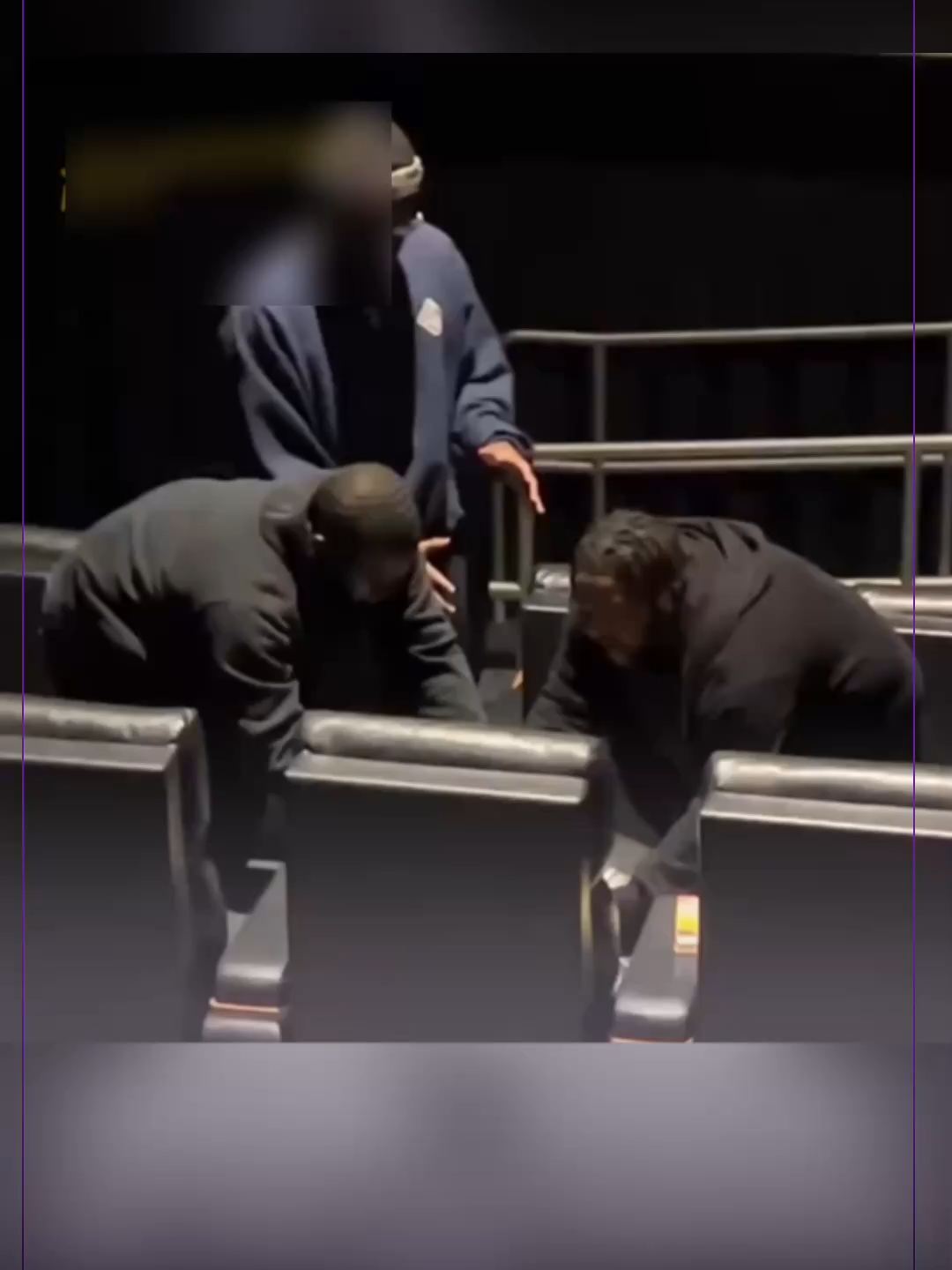 Filman a persona 'poseída' durante estreno de 