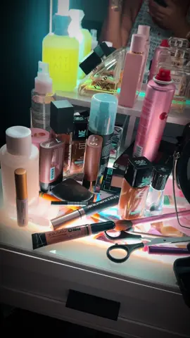 Before and After Clean of Makeup Vanity #makeupvanity 