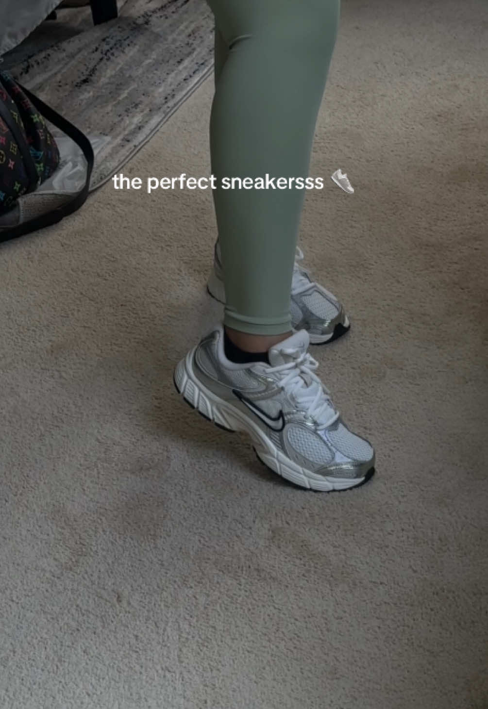 MUST ADD TO YOUR COLLECTION, SO COMFY🤭🤭  #nikeshoes #fallsneakers 